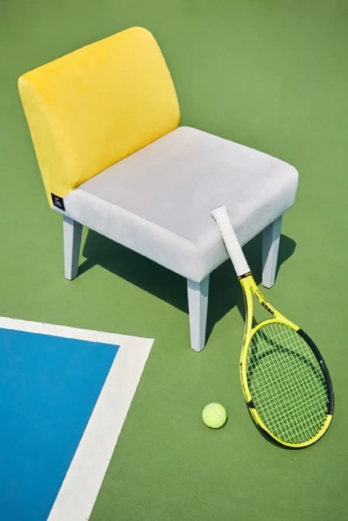 Vertier เติมสีสัน ‘เฟอร์นิเจอร์’ ให้สนุกด้วยผลงาน ‘โอ่ง กงพัฒน์’