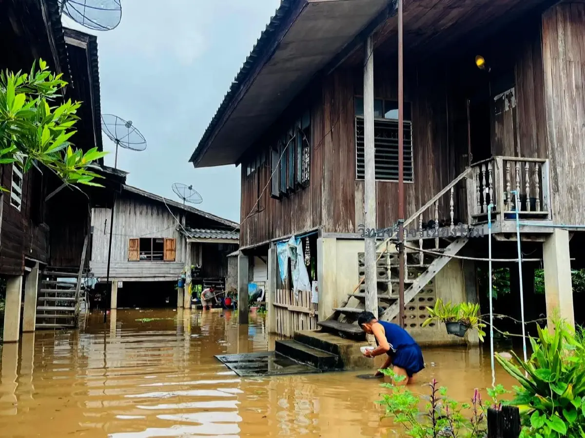 ด่วน! ขนของขึ้นที่สูง ลำน้ำแม่กลาง ขึ้นสูงวิกฤต น้ำท่วม อ.จอมทอง