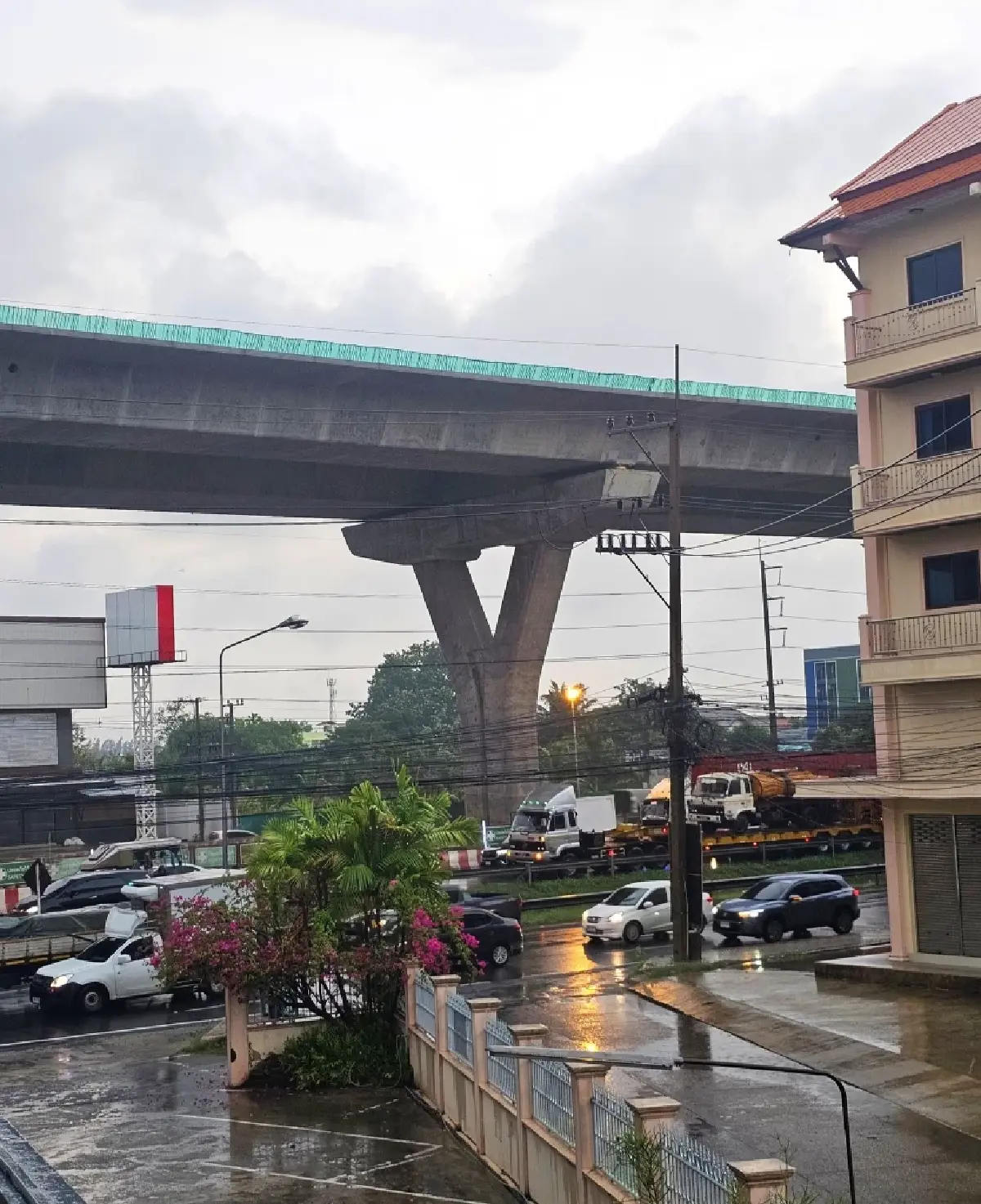 คืบหน้าล่าสุด ถนนพระราม 2 ฝนตกหนัก น้ำท่วมแล้ว รถติดหนึบ ทางหลัก