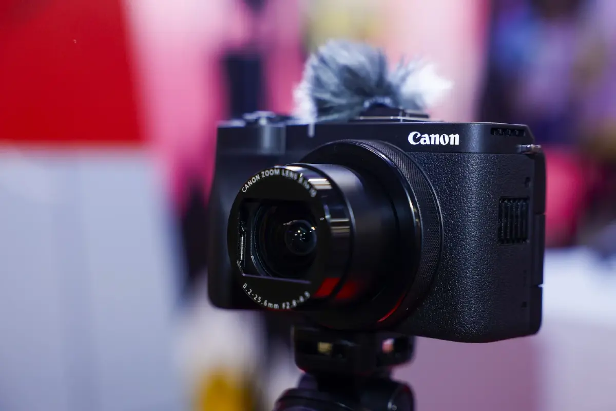 จิ๋วแต่แจ๋ว! รีวิว 'Canon PowerShot V1' กล้องคู่ใจสายครีเอเตอร์