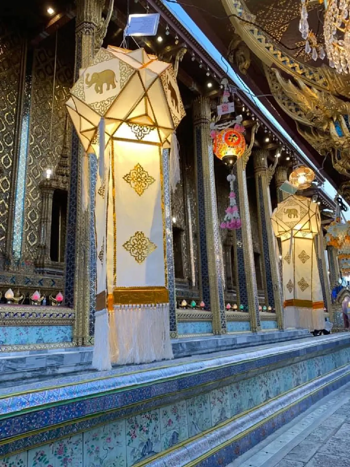 โคมตรา เครื่องสักการะพระราชพิธีวิสาขบูชา