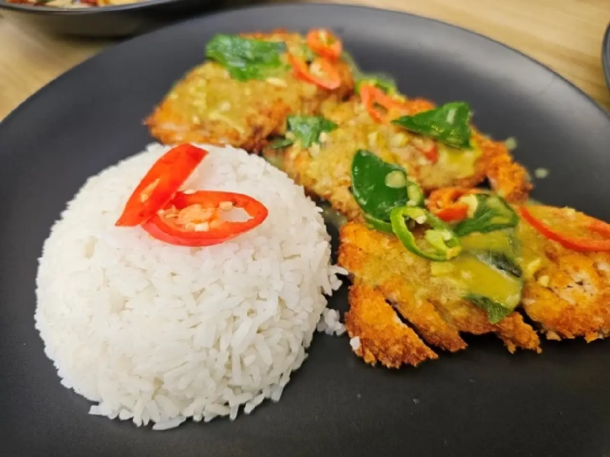 ‘มาม่าต้มยำกุ้ง’ ที่ร้าน ‘มันนาคาเฟ่’ แซ่บ จนต้องขอสูตร