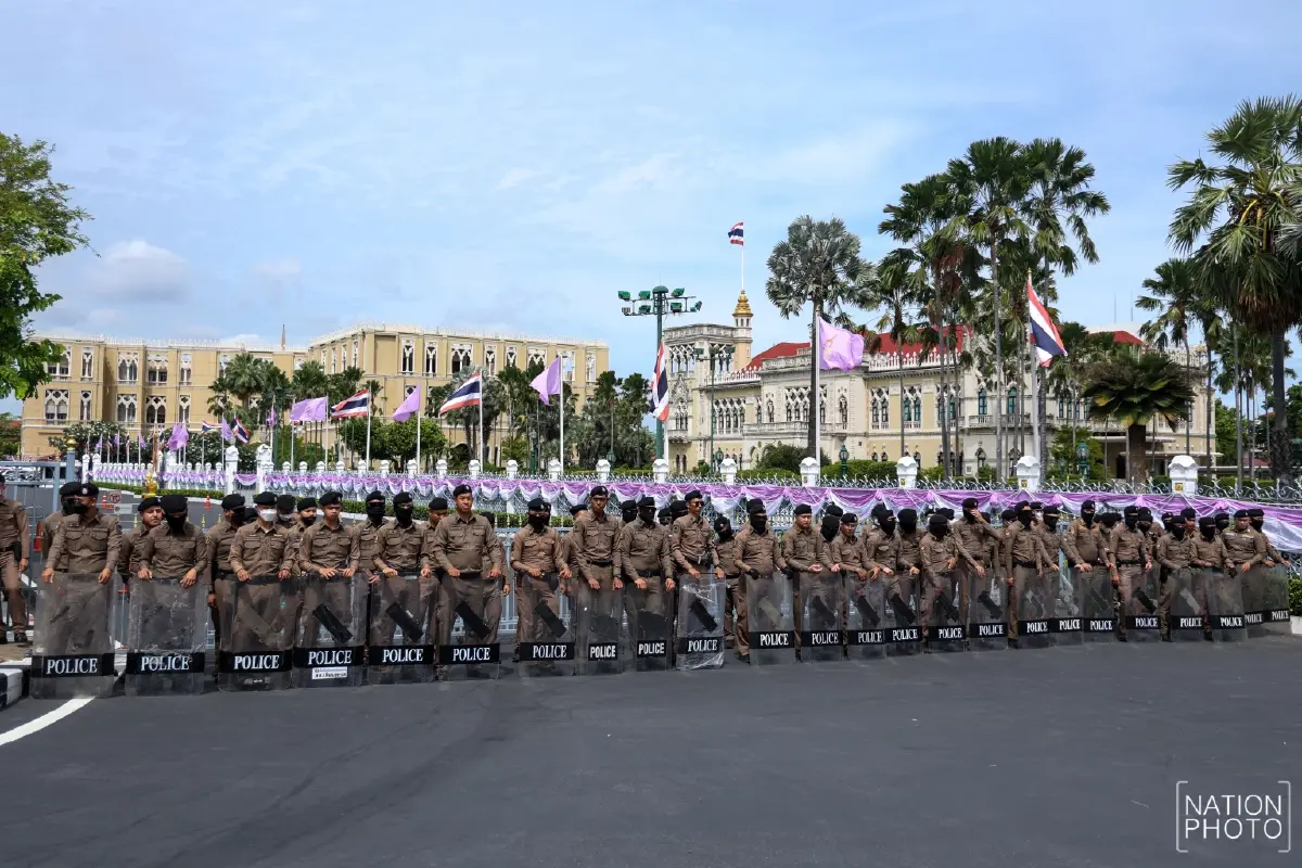 กลุ่มคปท. กองทัพธรรม ม็อบไล่นายกฯ รวมพลหน้าทำเนียบรัฐบาล