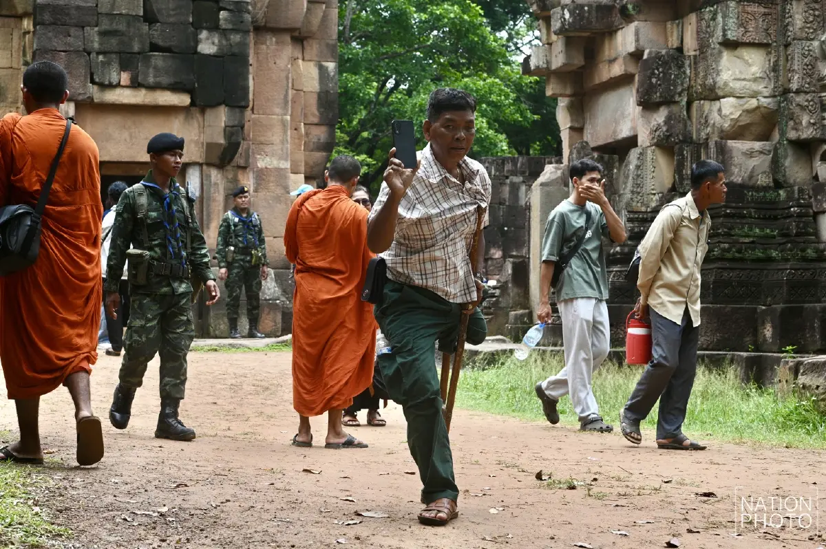 ป่วนอีก! พระกัมพูชา ละเมิดกฎ แอบไลฟ์สดในเขตปราสาทตาเมือนธม