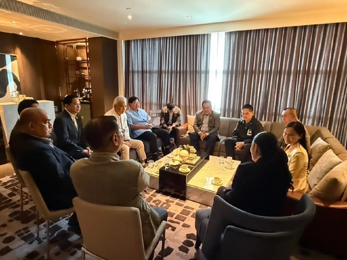 ‘แพทองธาร’ ควง พรรคร่วมฯ โชว์เอกภาพ ลั่น เดินหน้า สามัคคีประเทศไทย