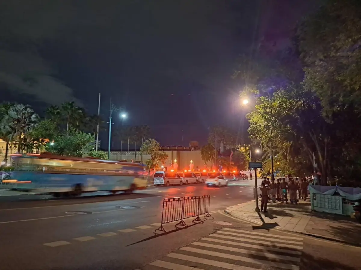 แยกพาณิชยการฯ-สวนมิสกวัน คืนสู่ภาวะปกติ หลังม็อบ คปท. ยุติกิจกรรม