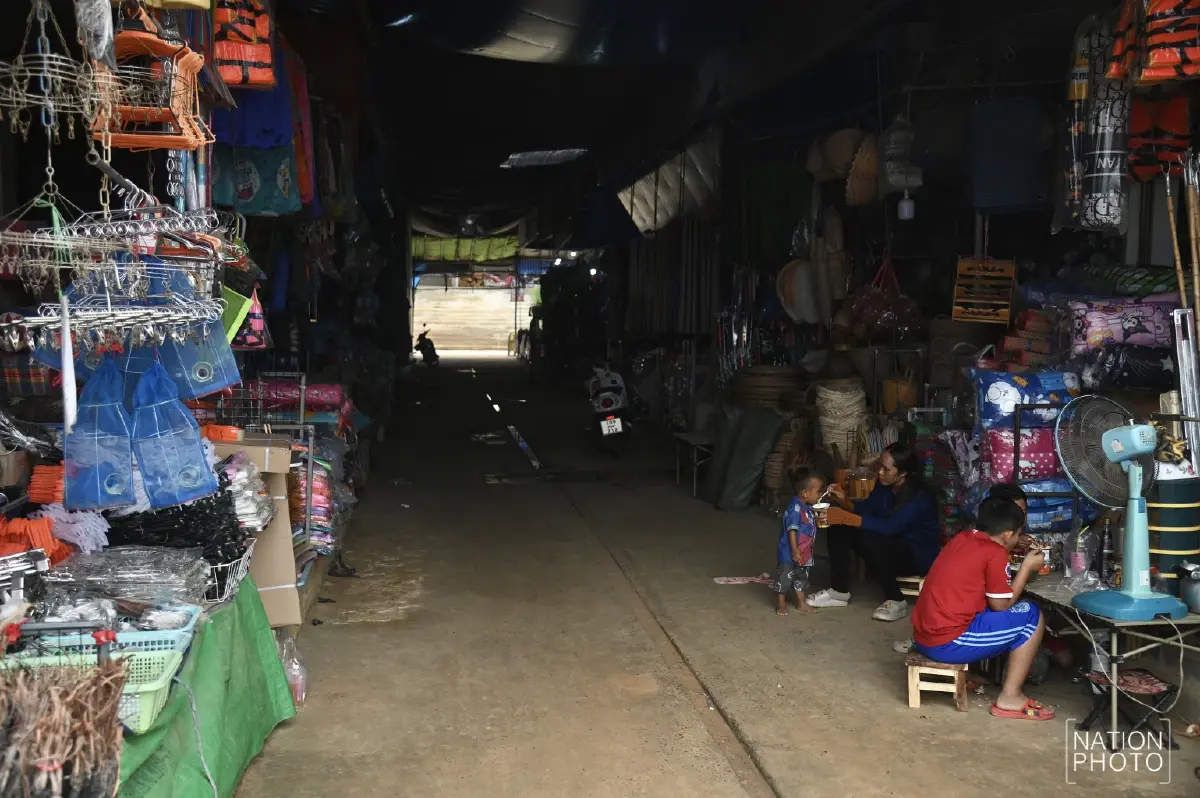 เผยภาพ 'ตลาดช่องจอม' เงียบเหงา หลังปรับเวลาเปิดด่าน 3 วัน/สัปดาห์