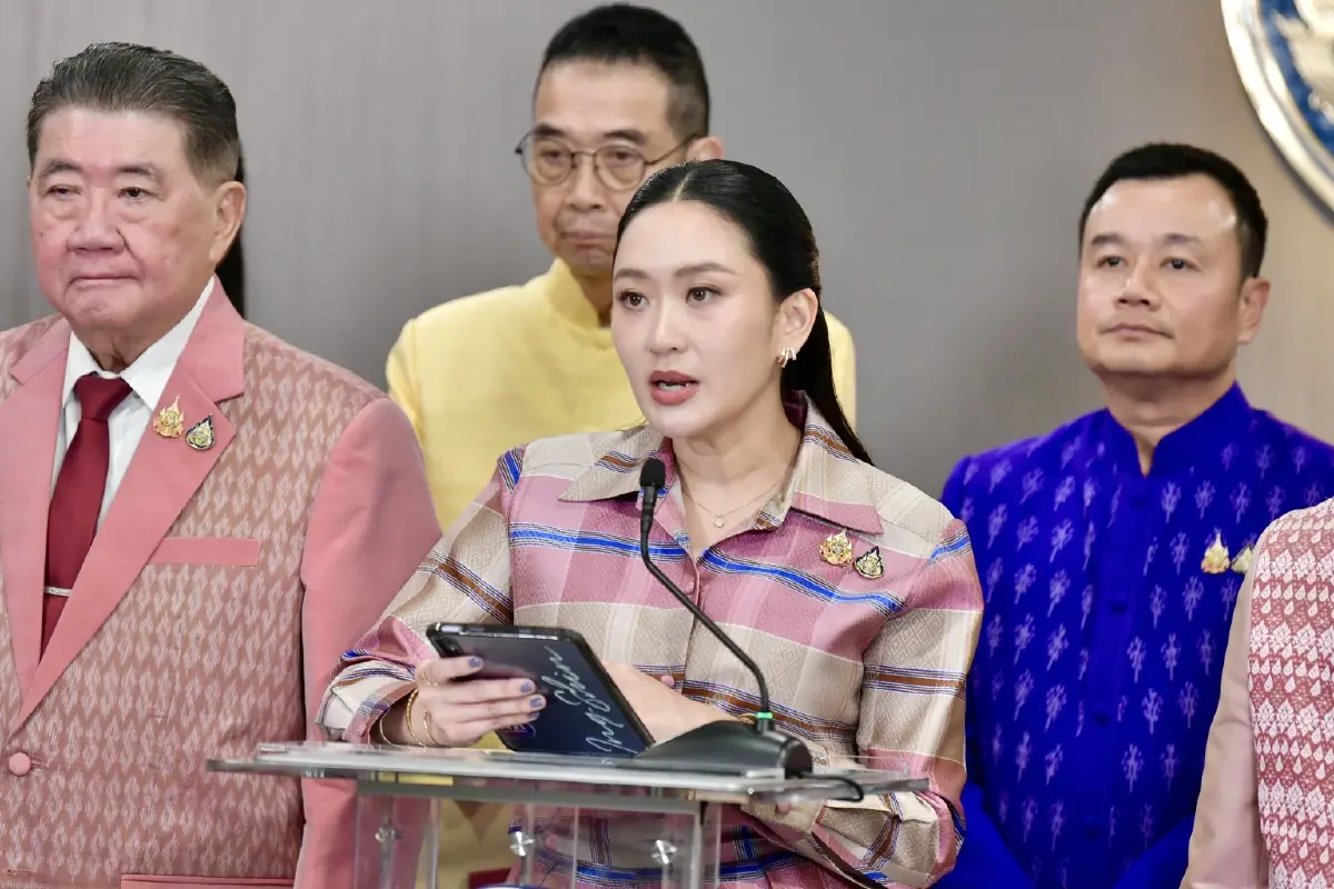 'เพื่อไทย' ดึงเกมไล่นายกฯ ยื้อยุบสภา ผนึก ครม. ปิดช่องล้มรัฐบาล