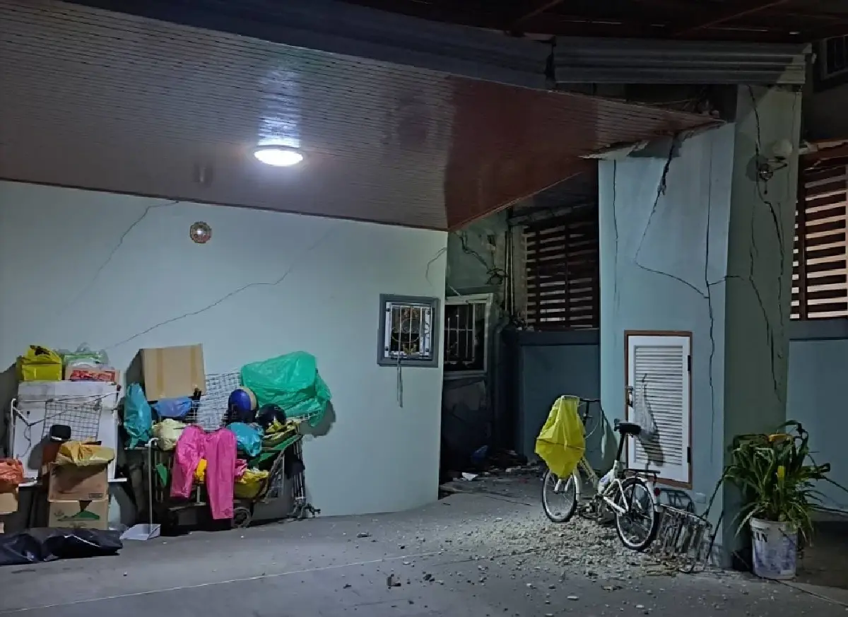 เกิดเหตุบ้านทรุดตัว ซอยเอกชัย 30 บางขุนเทียน เร่งช่วยเหลืออพยพคน