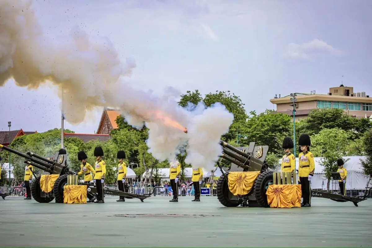 3 เหล่าทัพ ยิงสลุตหลวง 21 นัดเฉลิมพระเกียรติ 'พระราชินี'