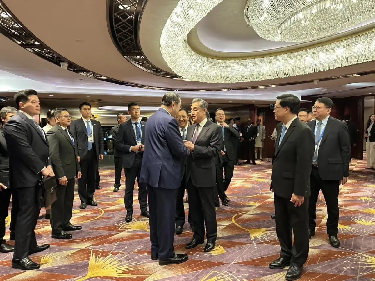 'สุรเกียรติ์' วิเคราะห์ดิสรัป ปมไทย-กัมพูชา ฉวยจังหวะรัฐบาลอ่อนแอ