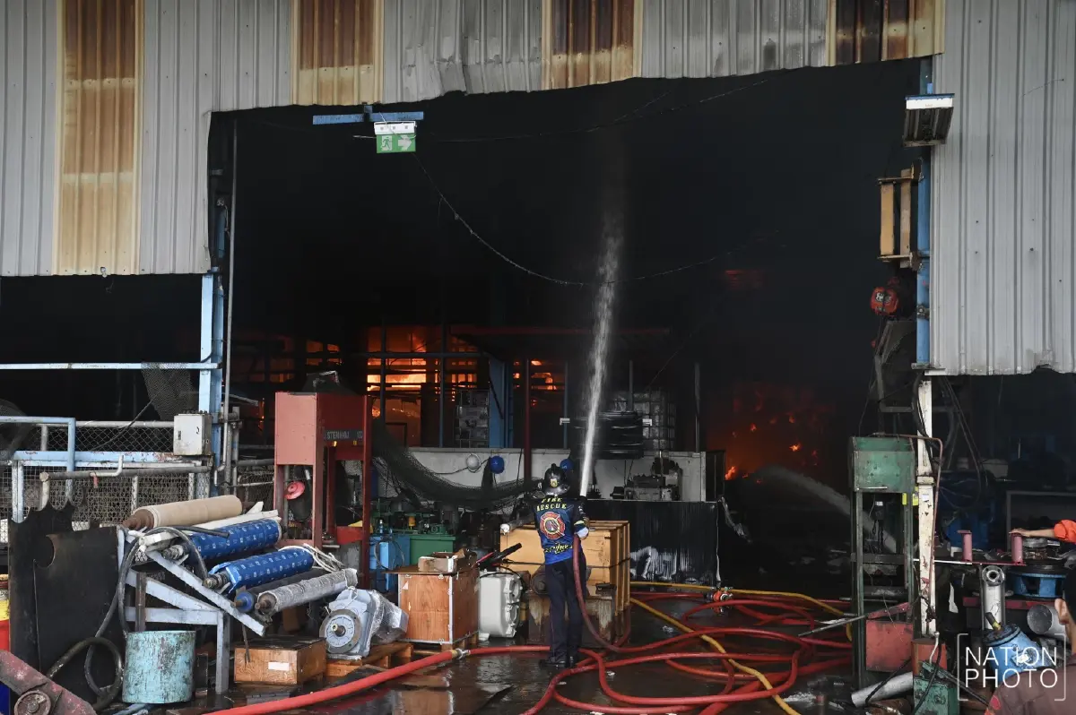 อัปเดต! เหตุไฟไหม้โรงงานทิชชู สระบุรี เร่งค้นหา 10 ผู้สูญหาย