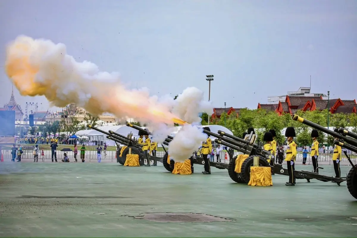 3 เหล่าทัพ ยิงสลุตหลวง 21 นัดเฉลิมพระเกียรติ 'พระราชินี'