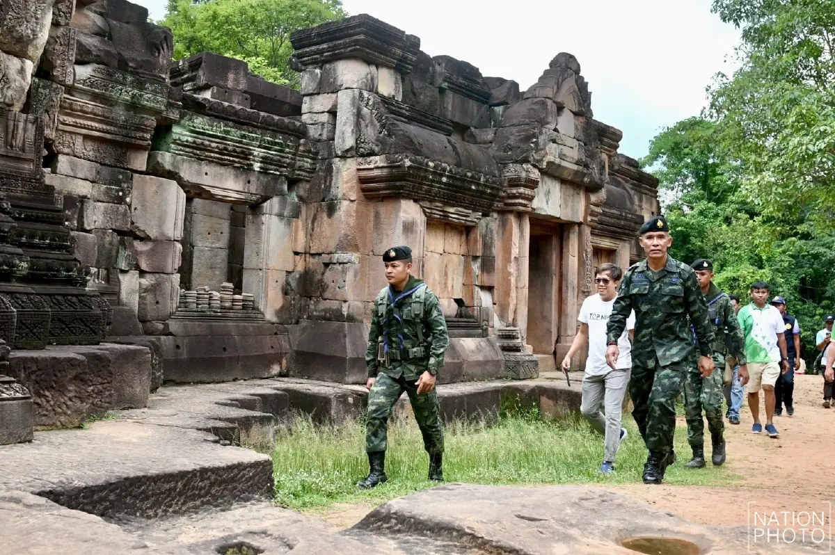 รองแม่ทัพภาคที่ 2 รุดเยี่ยมกำลังพลที่ ปราสาทตาเมือนธม จ.สุรินทร์