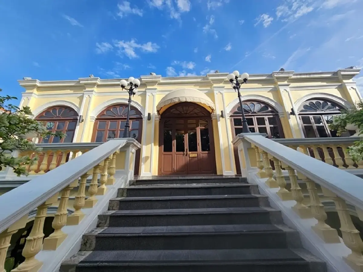 พักกายพักใจ ที่ ‘พระยาพาลาซโซ’ คฤหาสน์แห่งพระยาชลภูมิพานิช