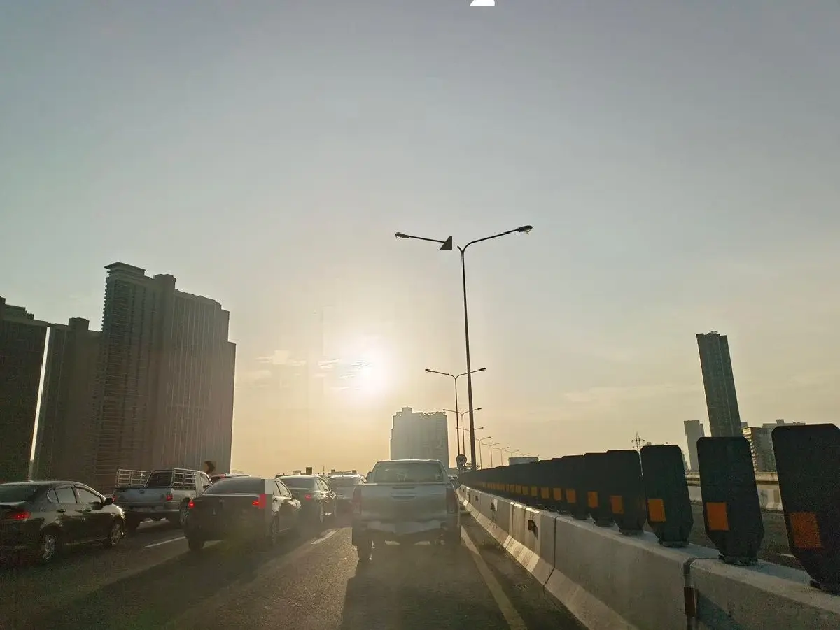 ทำงานสายแล้ว วันแรกหลังหยุดยาว รถติดกรุงเทพ ถนนกาญจนาฯ-ราชพฤกษ์