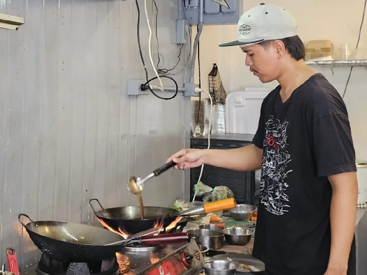 ‘มาม่าต้มยำกุ้ง’ ที่ร้าน ‘มันนาคาเฟ่’ แซ่บ จนต้องขอสูตร