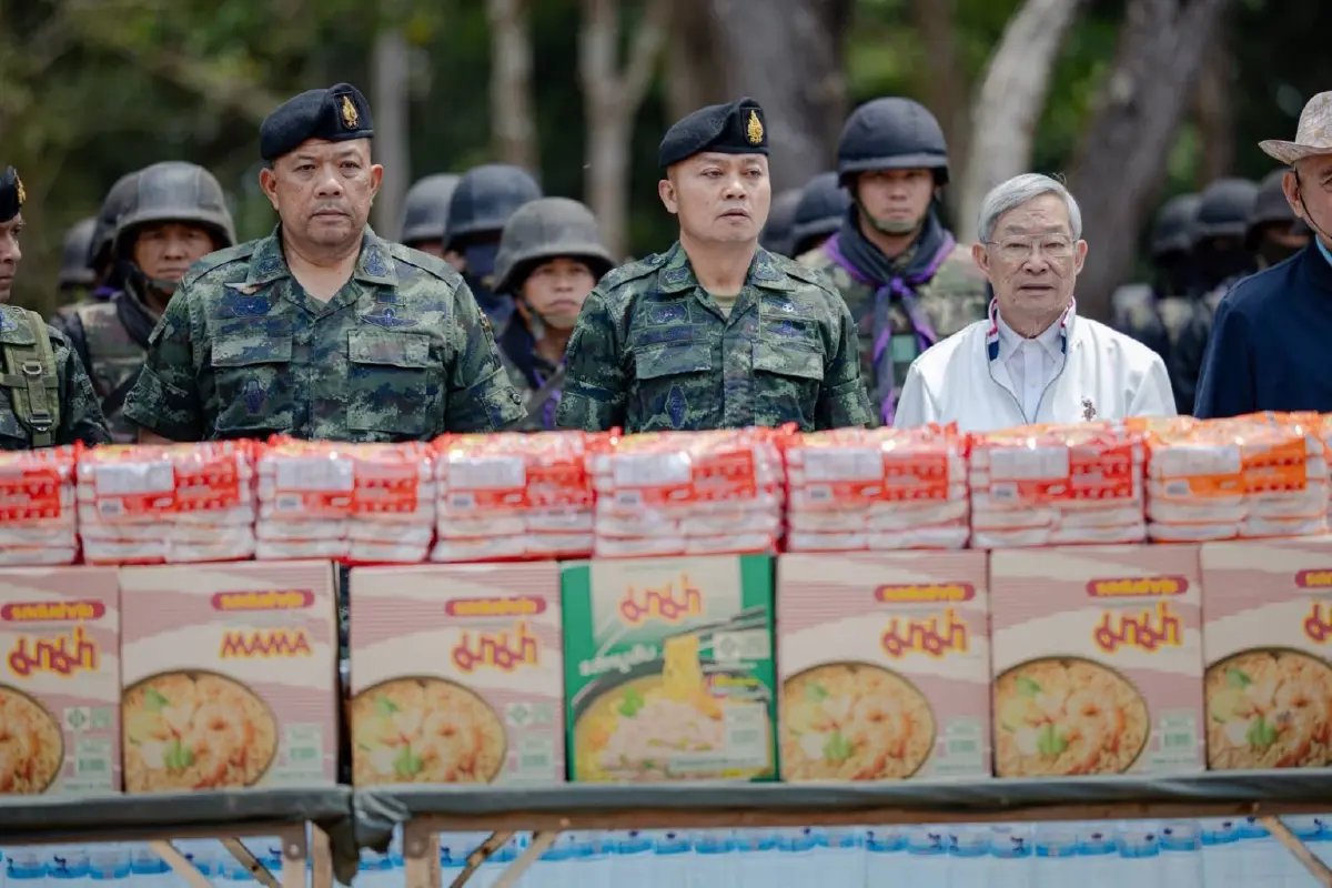 มทภ.2 ตรวจฐานภูมะเขือ ลั่น ปกป้องอธิปไตย อย่าให้ใครรุกราน ชี้ประชาชนส่งแรงใจ