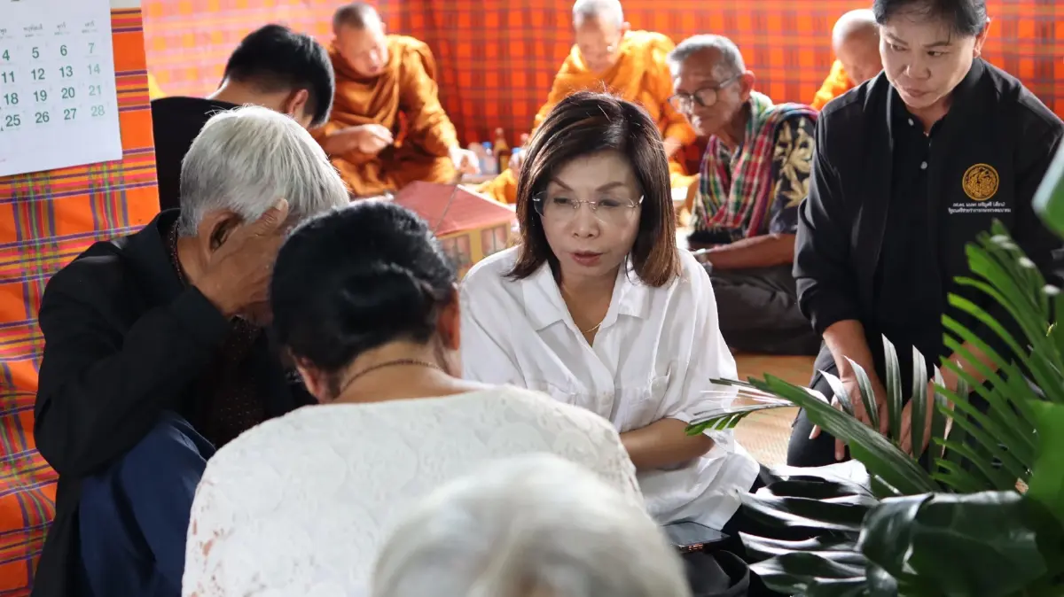‘มนพร’ ลงพื้นที่ ‘นครพนม’ ขอโอกาสรัฐบาลลุยทำงานดันทุกนโยบาย