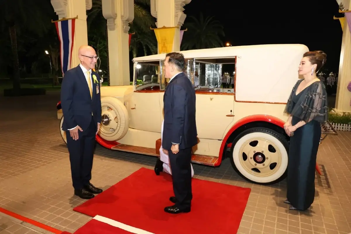 ในหลวง-พระราชินีทอดพระเนตรการแสดงดนตรีวงดุริยางค์ราชนาวิกโยธินในสมเด็จพระเจ้าชาลส์ที่ 3 แห่งสหราชอาณาจักร