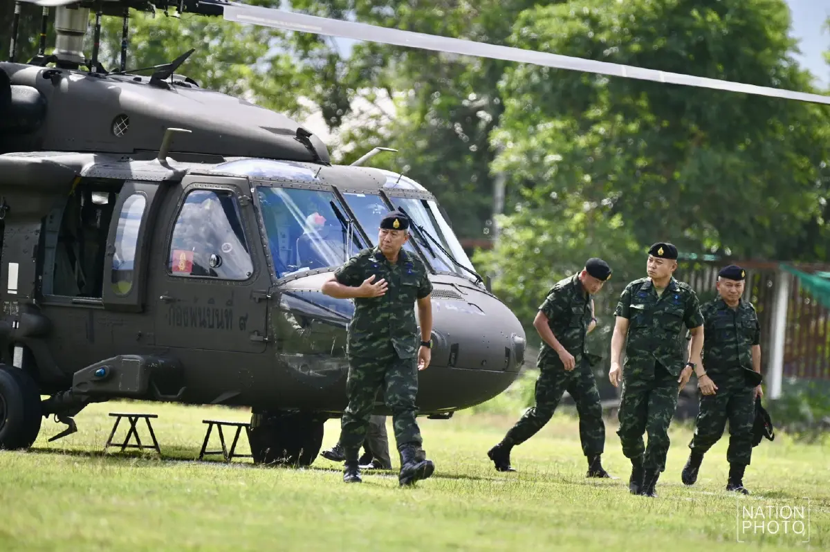 ผบ.ทบ. บินด่วนลงสุรินทร์ เกาะติดสถานการณ์ชายแดนไทย-กัมพูชา