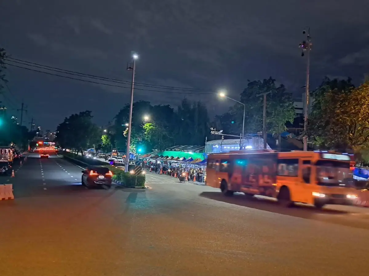 แยกพาณิชยการฯ-สวนมิสกวัน คืนสู่ภาวะปกติ หลังม็อบ คปท. ยุติกิจกรรม