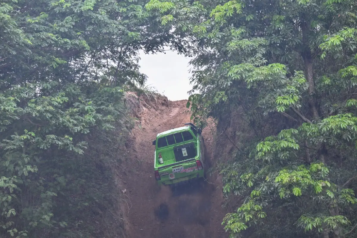 ความมันสายลุย \'TOYOTA HILUX REVO 10 เซียน ประจัญบาน 2025\'