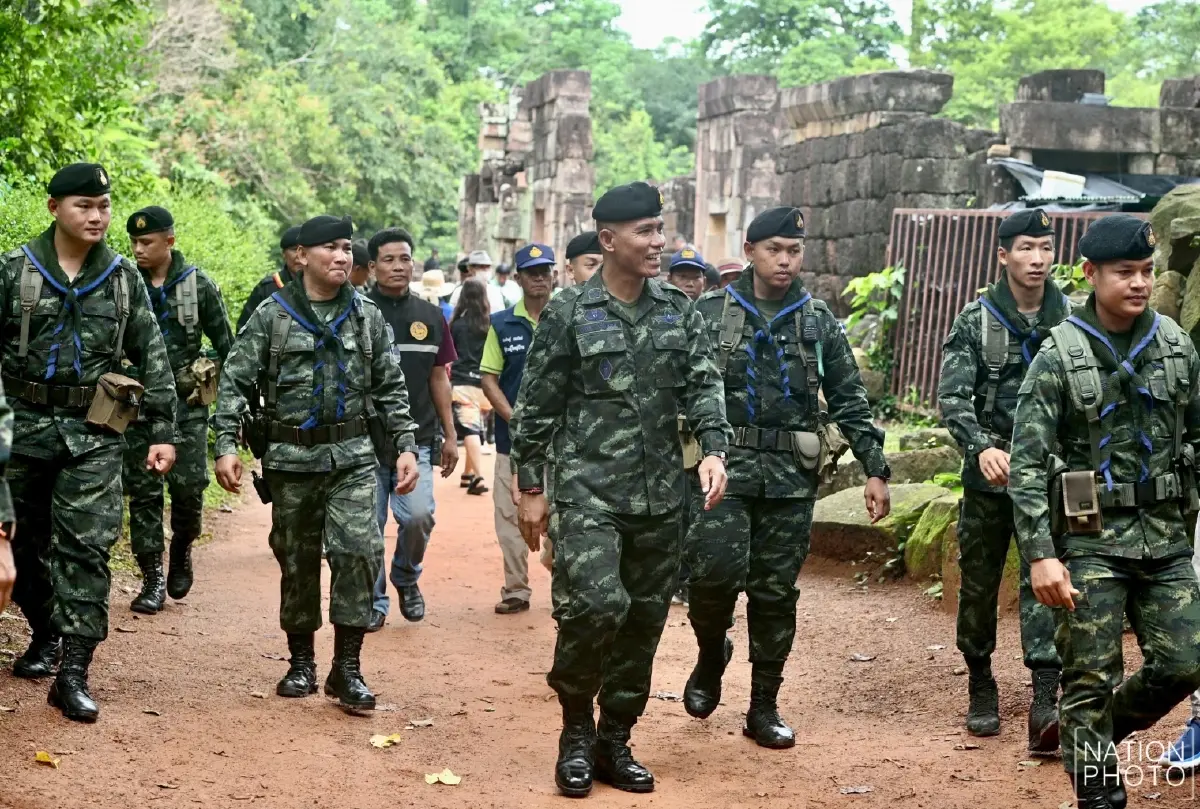 รองแม่ทัพภาคที่ 2 รุดเยี่ยมกำลังพลที่ ปราสาทตาเมือนธม จ.สุรินทร์