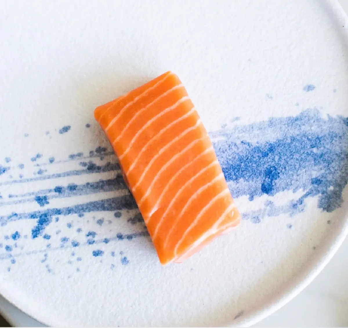 ‘สหรัฐ’ ขาย ‘แซลมอนเพาะเลี้ยง’ ในแล็บ อาหารทะเลทางเลือก