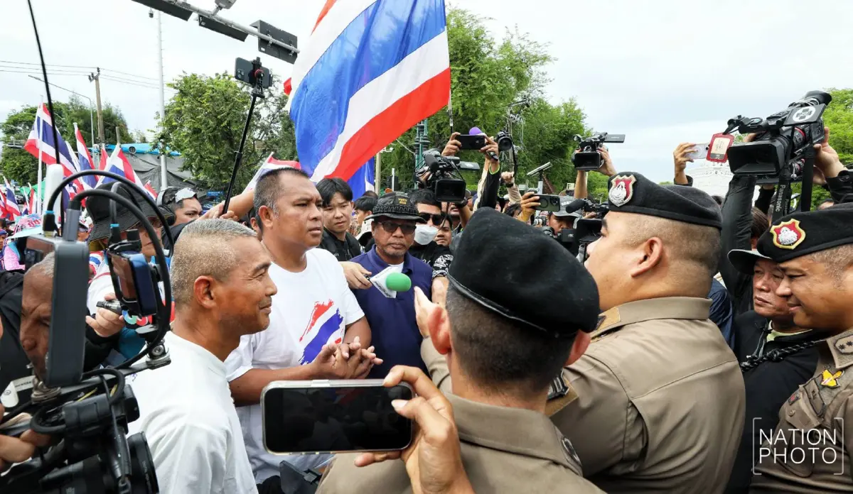 ม็อบประชิดทำเนียบไล่ 'อุ๊งอิ๊ง แพทองธาร' พ้นนายกฯ เซ่นคลิปฮุน เซน