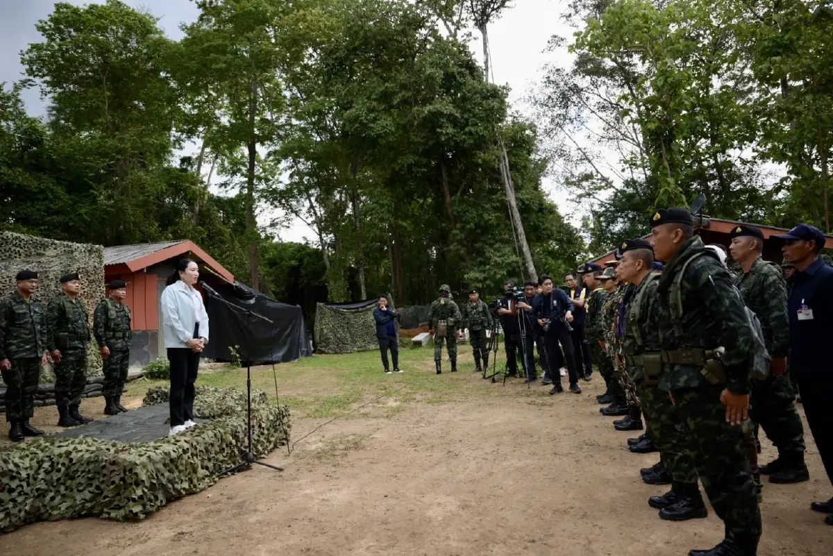 ‘นายกฯ’ พร้อม ‘แม่ทัพภาค2’ เยี่ยมฐานมรกต ขอบคุณทหาร ปกป้องอธิปไตย