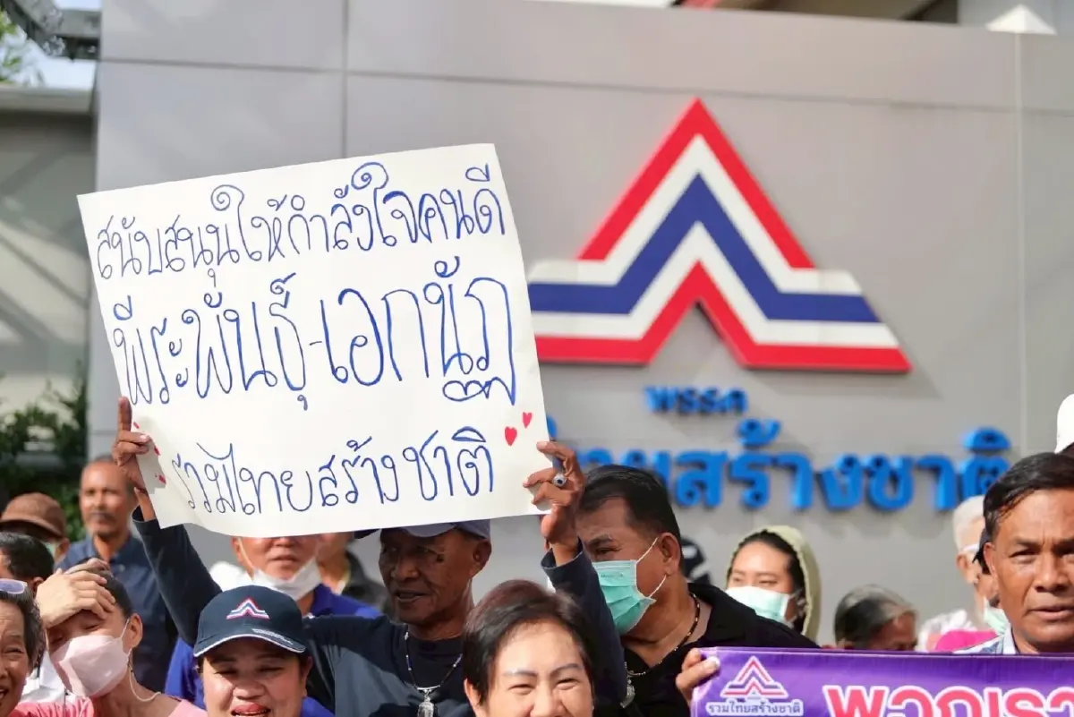 สลาย 'ดีเอ็นเอลุงตู่' ส่อง 3 ก๊วน 'พี - ขิง' รอเก็บฉาก