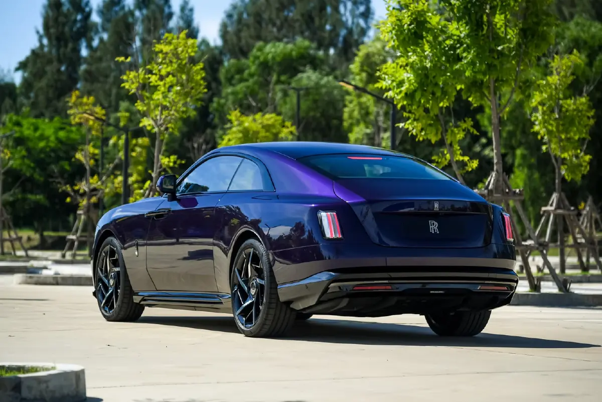 แรงสุดของ โรลส์-รอยซ์ 'แบล็คแบจ สเปกเตอร์' EV เริ่ม 41.5 ล้าน