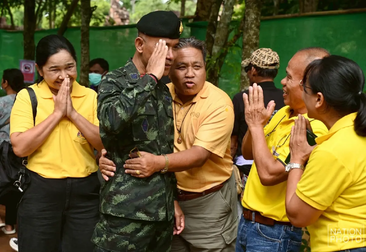 รองแม่ทัพภาคที่ 2 รุดเยี่ยมกำลังพลที่ ปราสาทตาเมือนธม จ.สุรินทร์