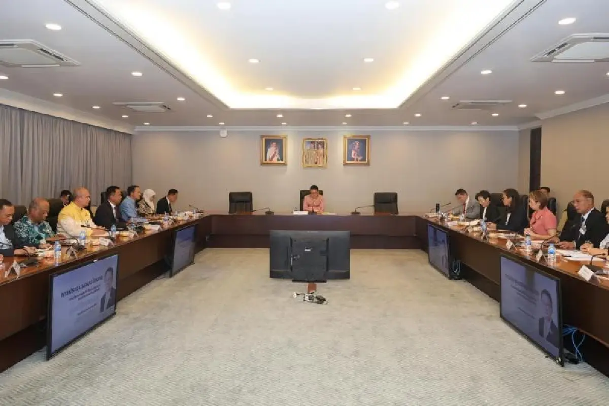 'ประเสริฐ' นั่งหัวโต๊ะประชุมแผนงานงบฯ70 กลุ่มจังหวัดภาคใต้