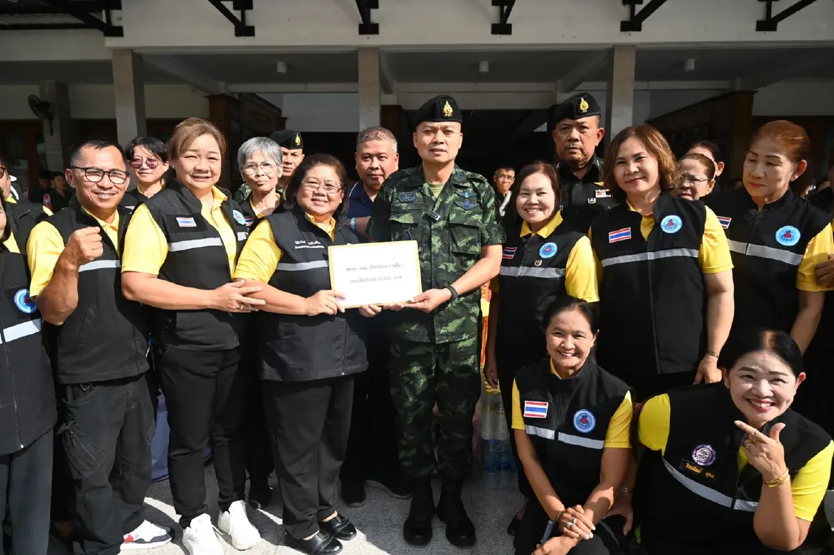 น้ำใจหลั่งไหล มทภ.2 รับมอบสิ่งของจากปชช. ยันส่งถึงมือทหารชายแดน