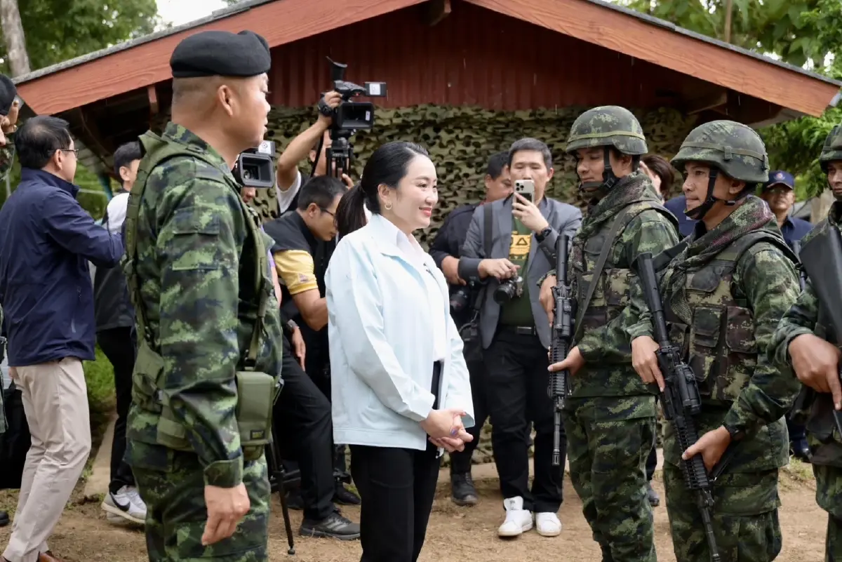 ‘นายกฯ’ พร้อม ‘แม่ทัพภาค2’ เยี่ยมฐานมรกต ขอบคุณทหาร ปกป้องอธิปไตย
