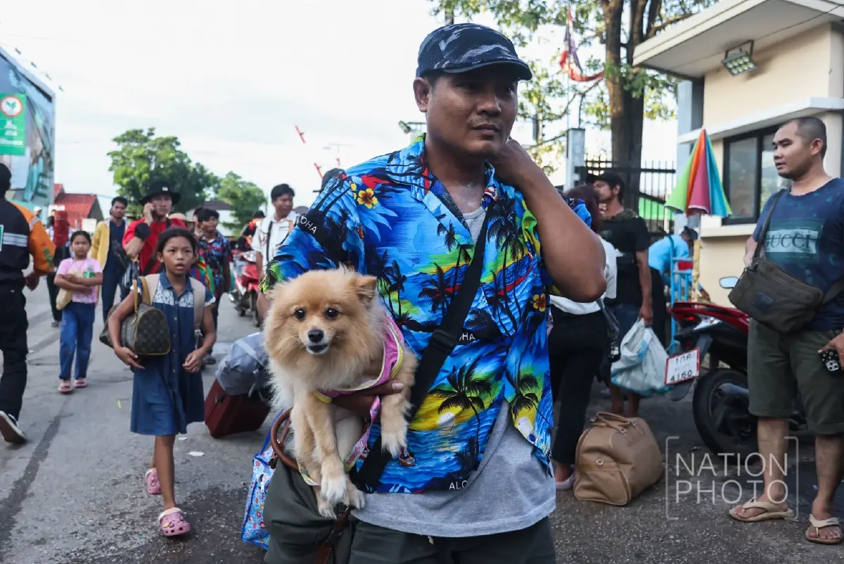 ชาวกัมพูชาแห่กลับภูมิลำเนา หลังเปิด 'ด่านบ้านคลองลึก' ชั่วคราว