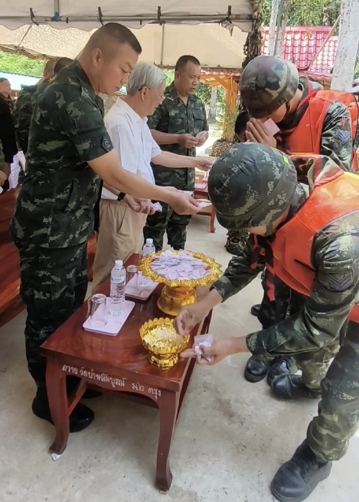 มทภ.2 ตรวจฐานภูมะเขือ ลั่น ปกป้องอธิปไตย อย่าให้ใครรุกราน ชี้ประชาชนส่งแรงใจ