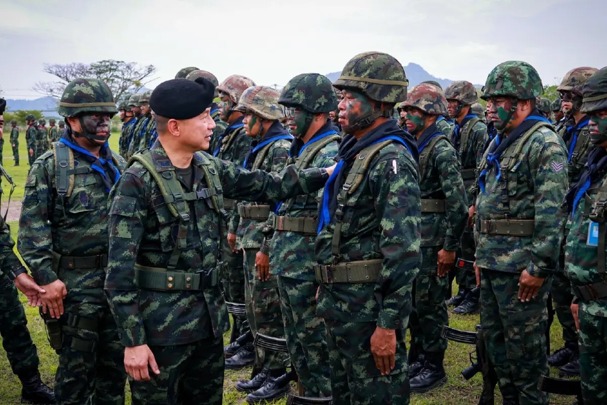 พรึ่บ! กองพลทหารปืนใหญ่ ตรวจสภาพความพร้อมรบ