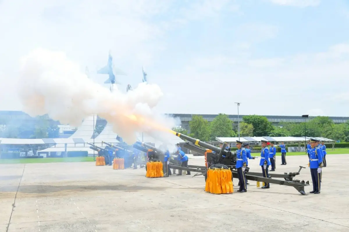 3 เหล่าทัพ ยิงสลุตหลวง 21 นัดเฉลิมพระเกียรติ 'พระราชินี'