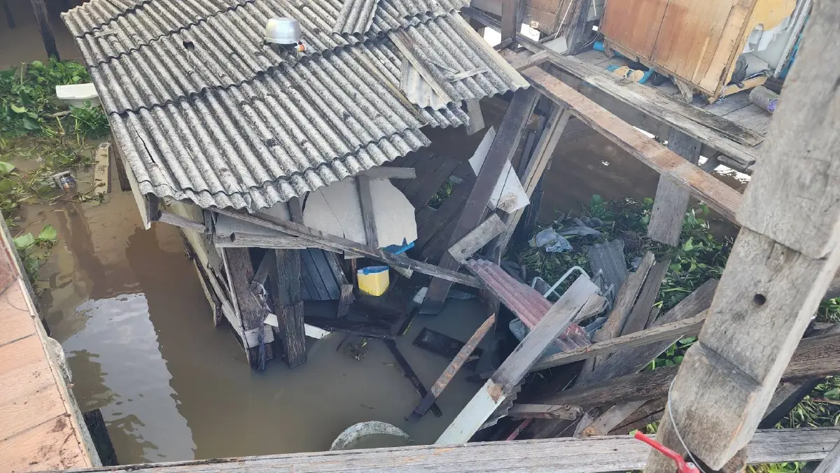 ด่วน บ้านทรุดลงน้ำ ใกล้ซอยพิบูลสงคราม 1 มีผู้บาดเจ็บ เร่งนำส่ง รพ.