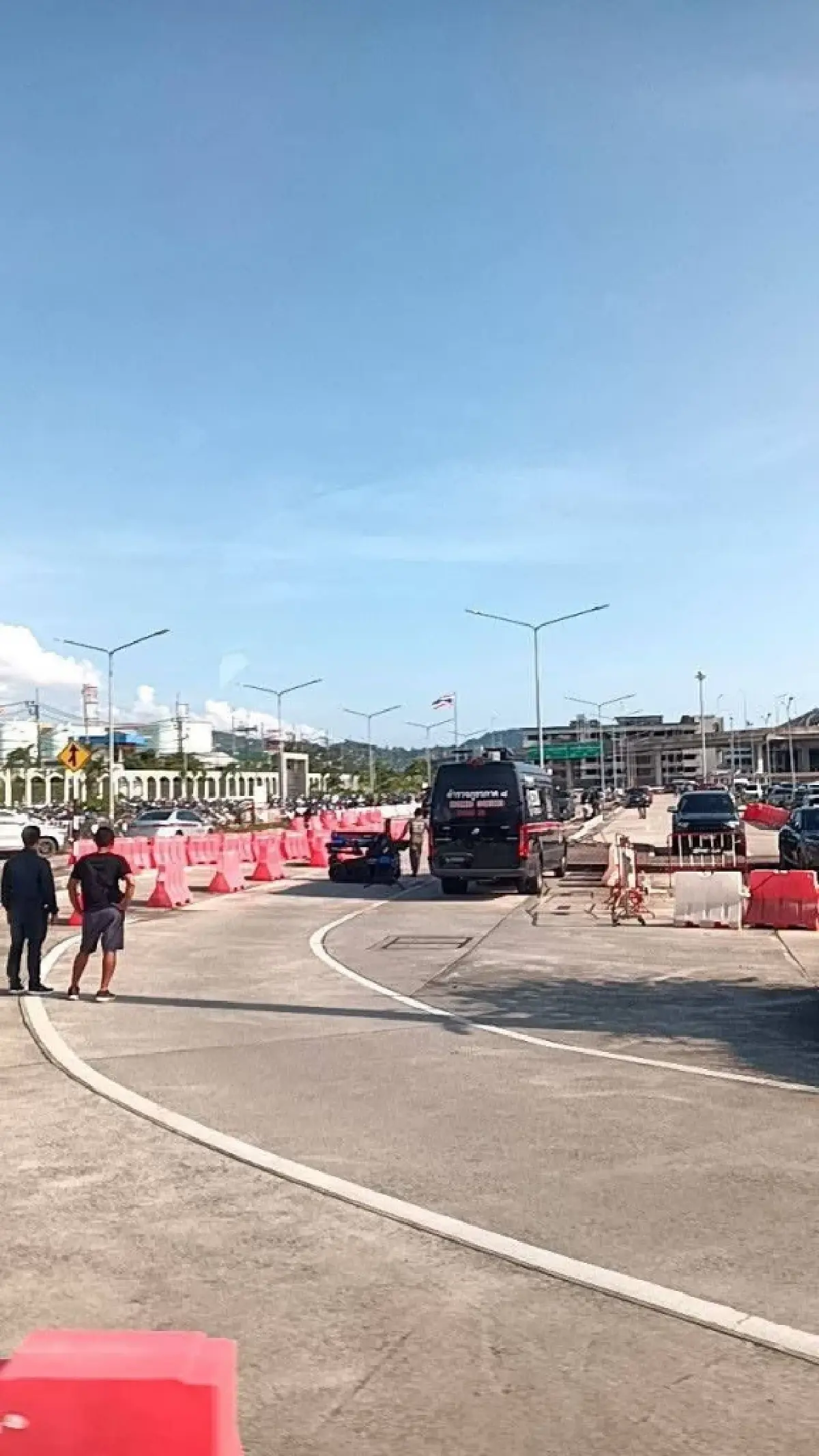 พบ จยย. ต้องสงสัย คาดซุกระเบิด กลางสนามบินภูเก็ต EOD เร่งตรวจสอบ