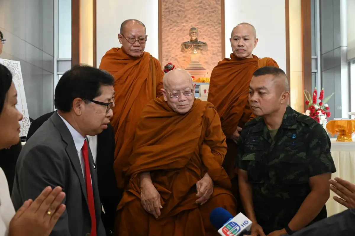 'หลวงปู่สุดใจ' มอบเงิน 1 ล้าน กองทัพภาคที่ 2 สนับสนุนทหารชายแดน