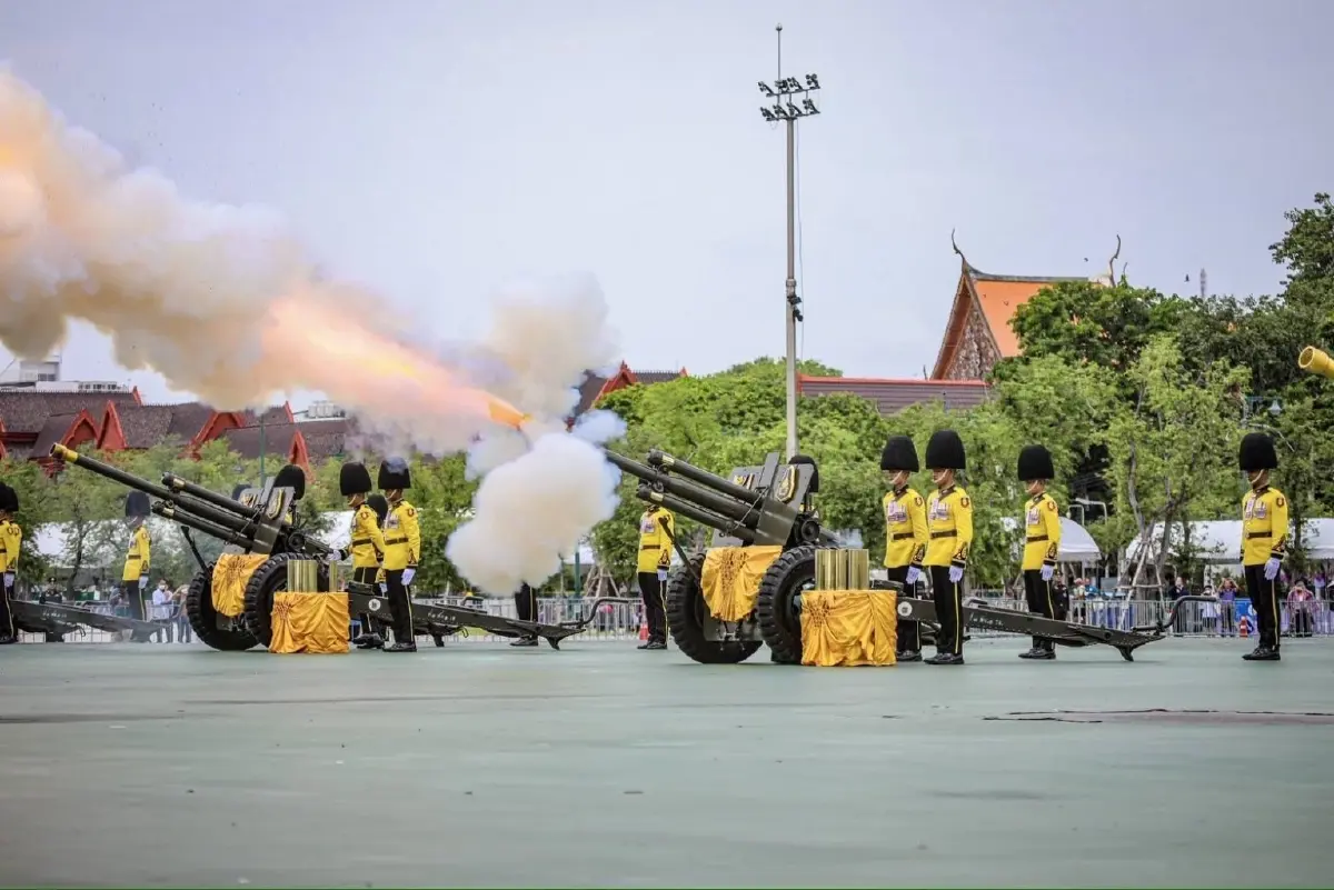 3 เหล่าทัพ ยิงสลุตหลวง 21 นัดเฉลิมพระเกียรติ 'พระราชินี'