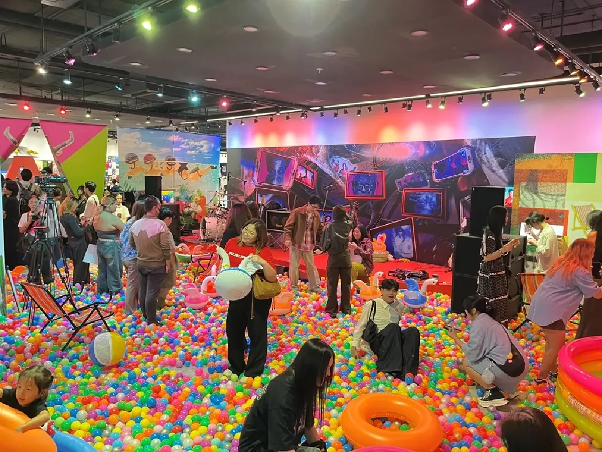 PARADOXXXHIBITION นิทรรศการเดี่ยวครบ 30 ปี วงดนตรี พาราด็อกซ์