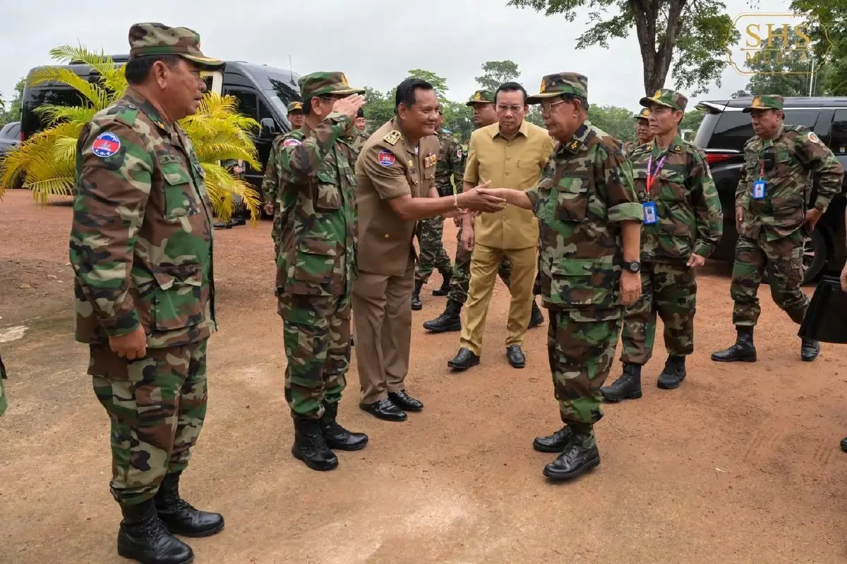 ‘ฮุน เซน’ ผงาด เสนาธิการทหารสูงสุด กัมพูชา ลงพื้นที่ชายแดนทันที