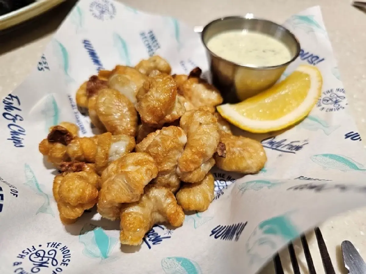 ‘ฟิชแอนด์ชิปส์’ ปลาไทย ประมงพื้นบ้าน ‘เกาะลันตา’ ที่ ‘Fishmonger’