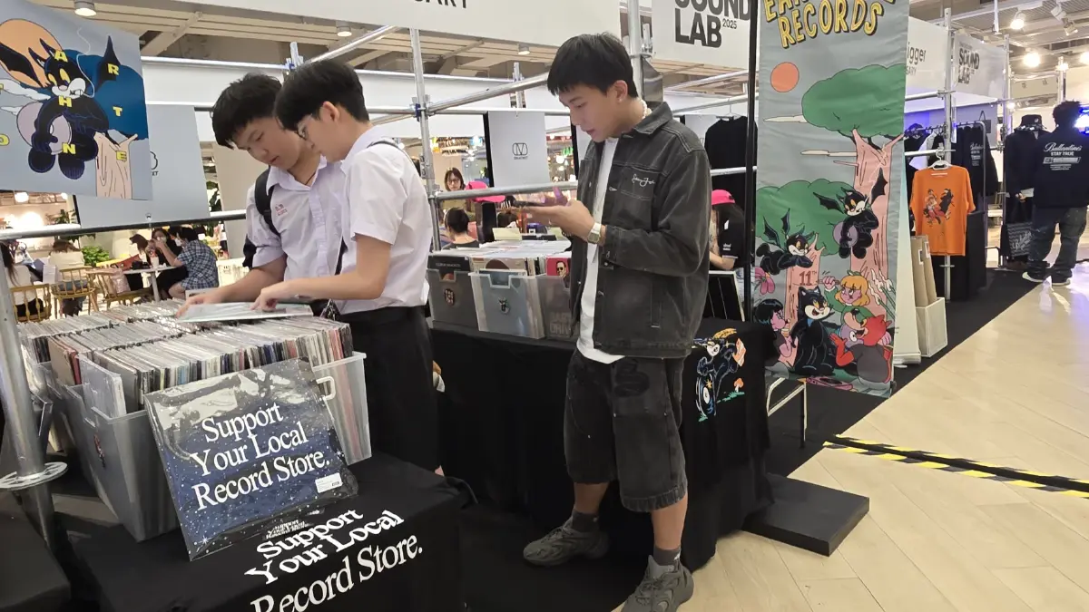 \'เป้ อารักษ์\' กับแผ่นเสียงสะสม ในงาน \'SOUNDLAB 2025\'