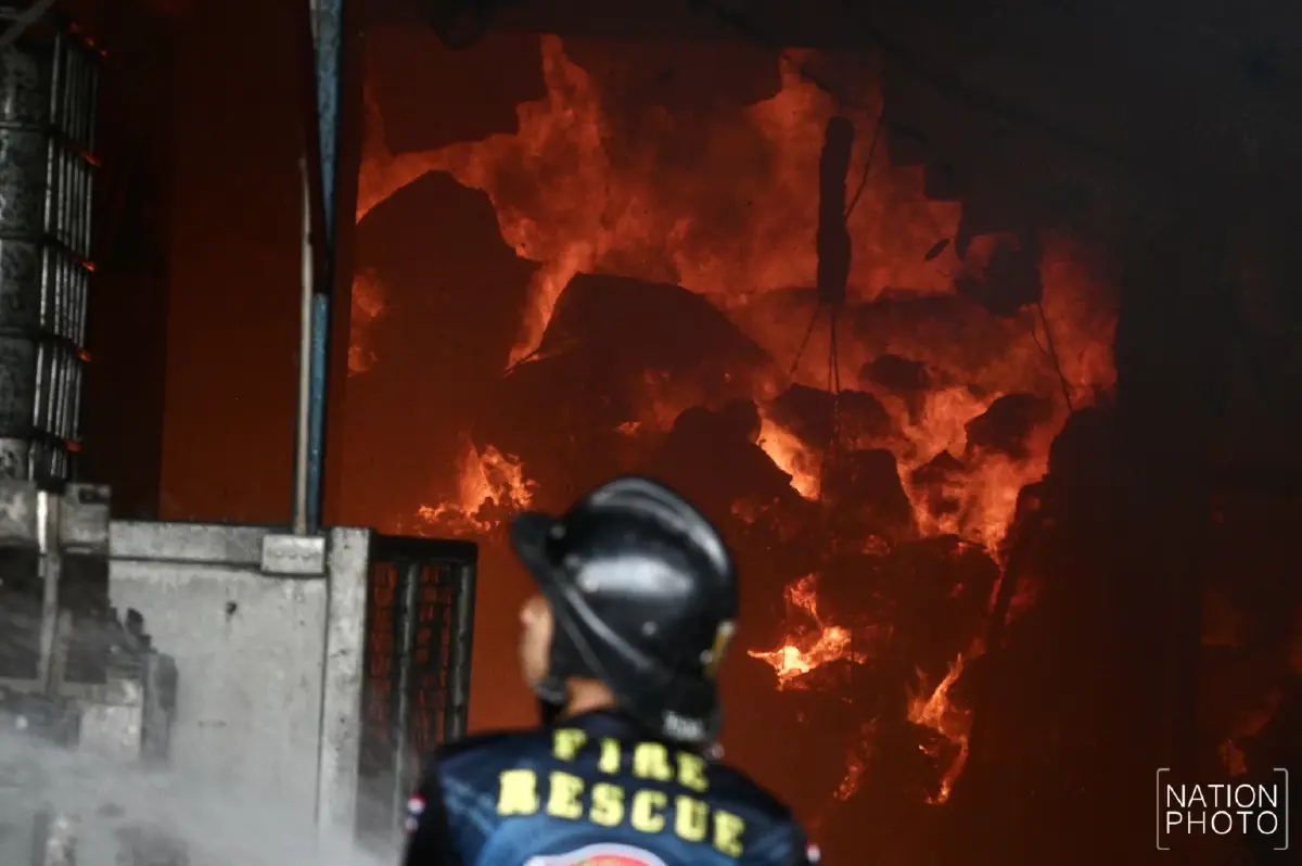 อัปเดต! เหตุไฟไหม้โรงงานทิชชู สระบุรี เร่งค้นหา 10 ผู้สูญหาย